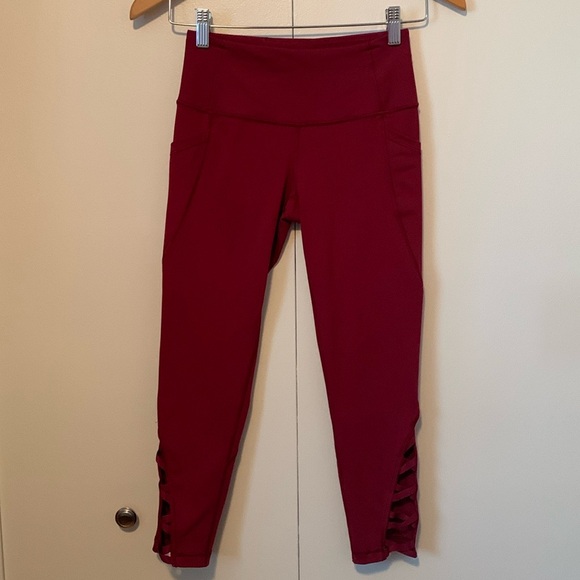 Victoria’s Secret Sport Knockout Lace Side Capris Leggings Size XS - Picture 1 of 10